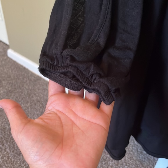 French Laundry Collection Black Top with Details - Picture 2 of 6